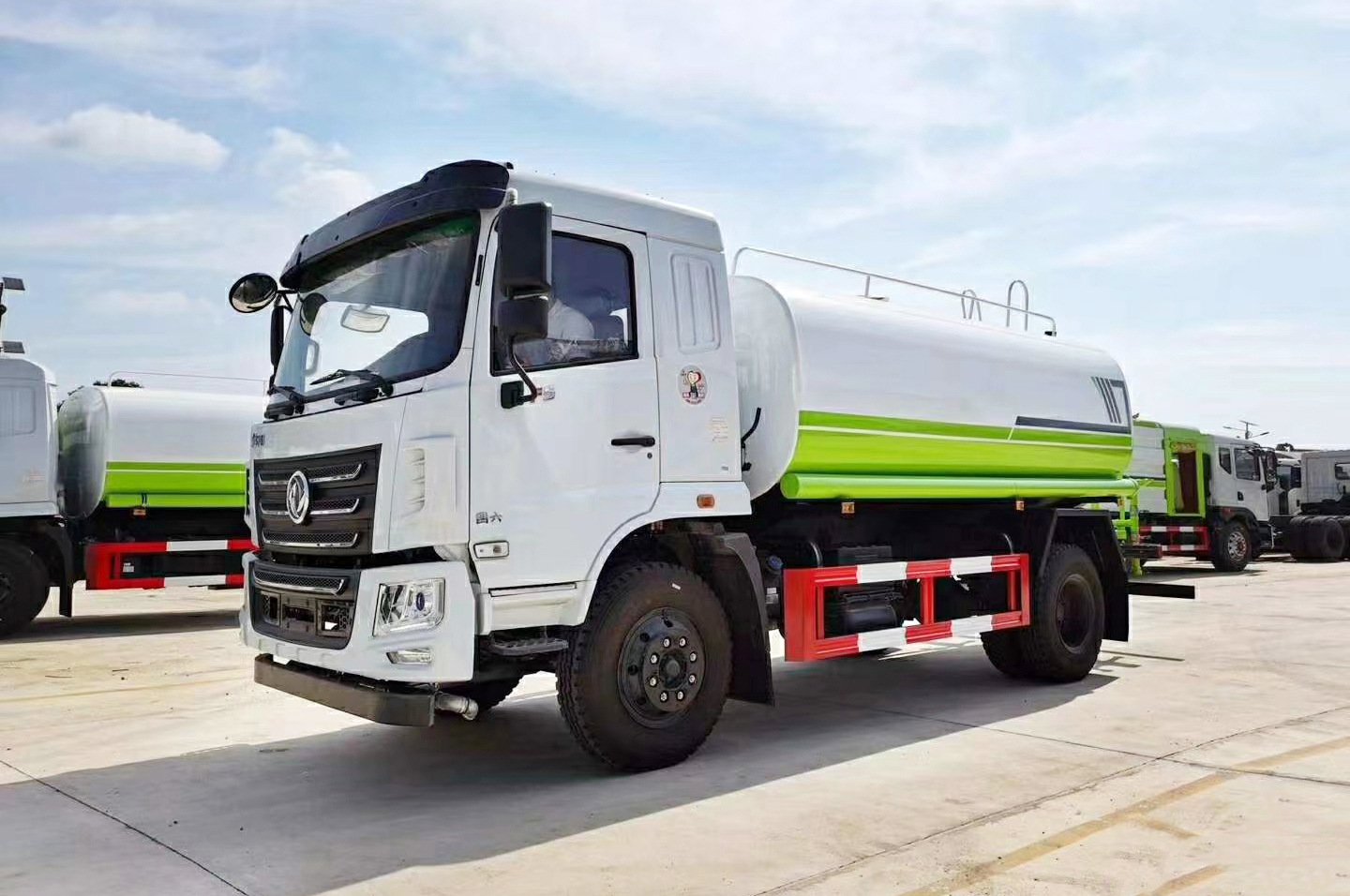 國六東風(fēng)華神12噸灑水車(chē)