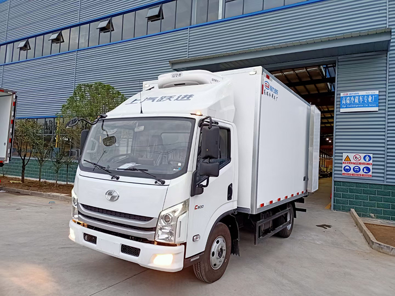 國六上汽躍進(jìn)C500自動(dòng)擋冷藏車(chē)