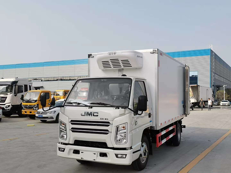 江鈴順達寬體冷藏車(chē)