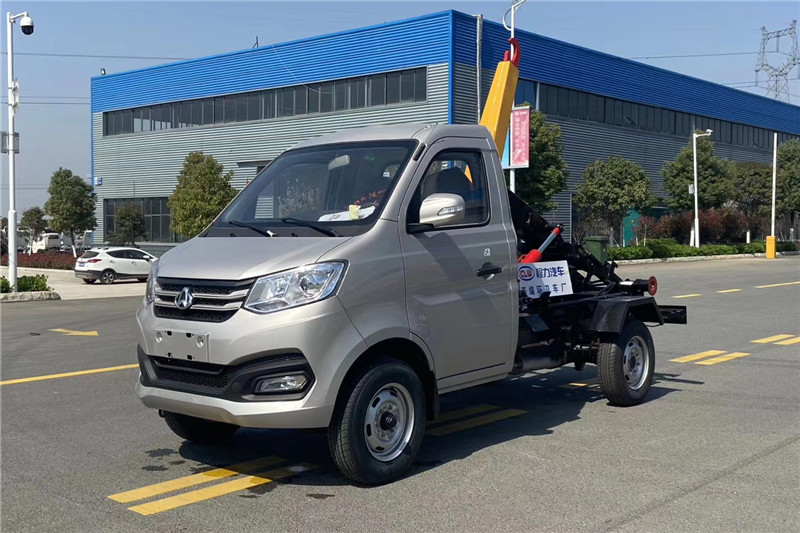 國六長(cháng)安汽油藍牌 2-3方 勾臂垃圾車(chē)?
